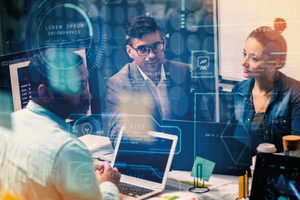Intelligenza artificiale in azienda: imprenditore e team di una PMI analizzano i processi per introdurre l'IA